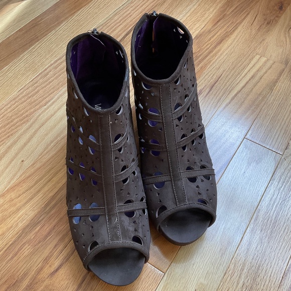 VANELI Laser cut out Peep Toe Booties, Size 10 - Picture 1 of 8